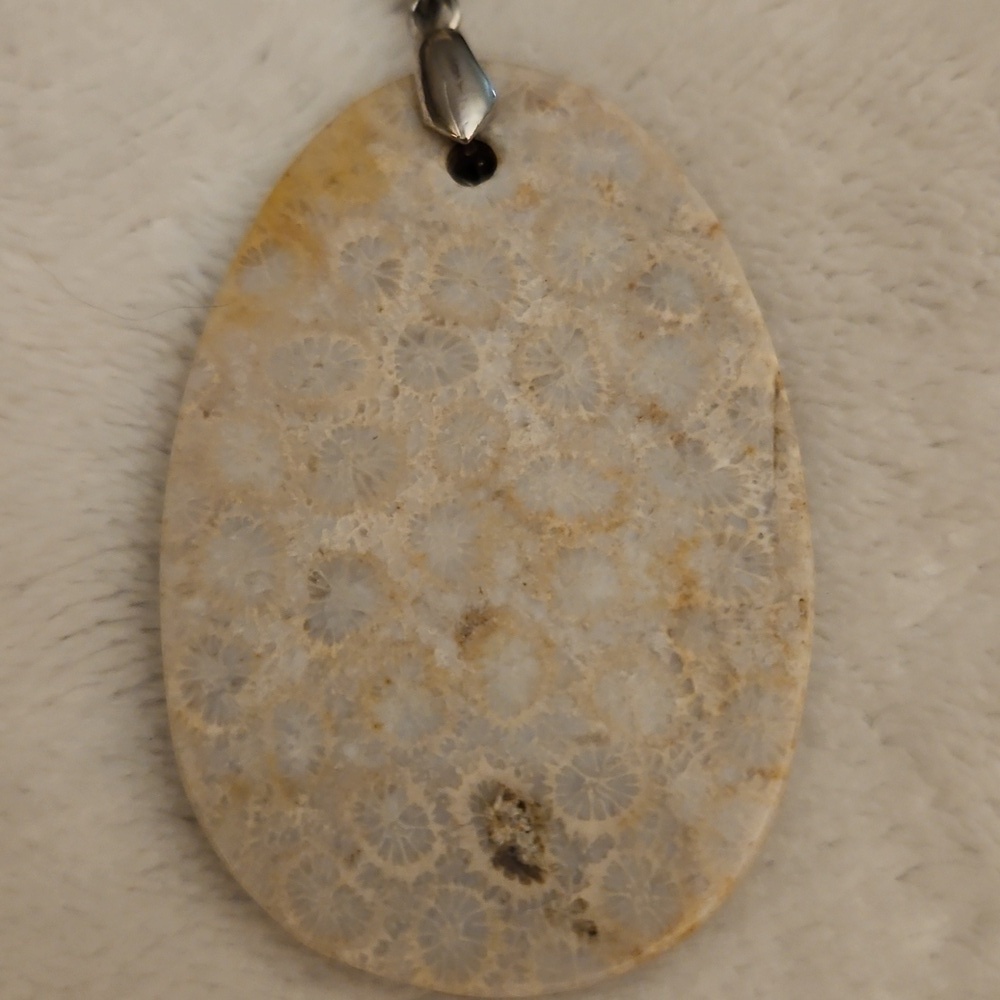 Heishi Shell Beaded Chrysanthemum Fossil Coral Teardrop Pendant Necklace - Picture 11 of 12
